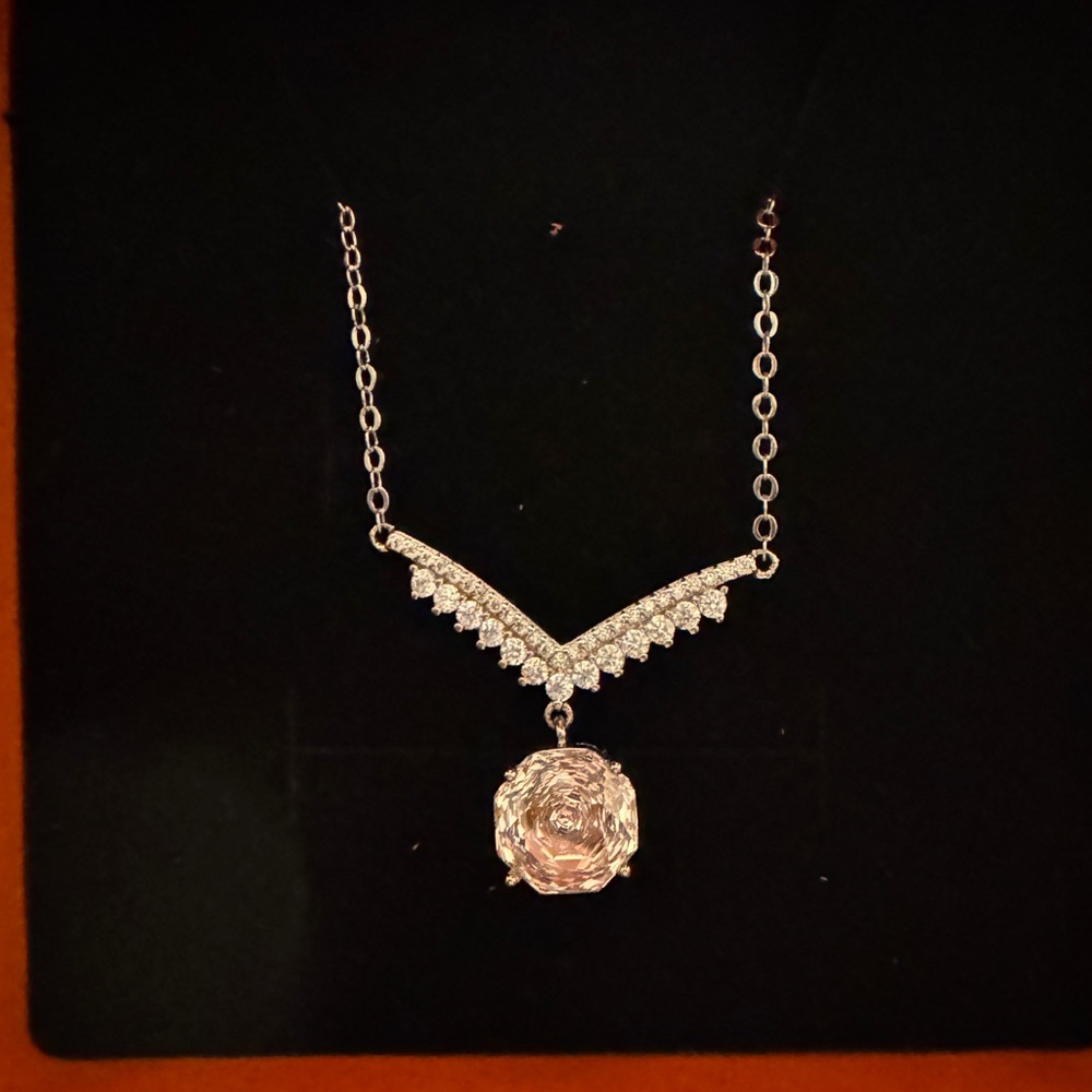 Rose cut sparkling necklace